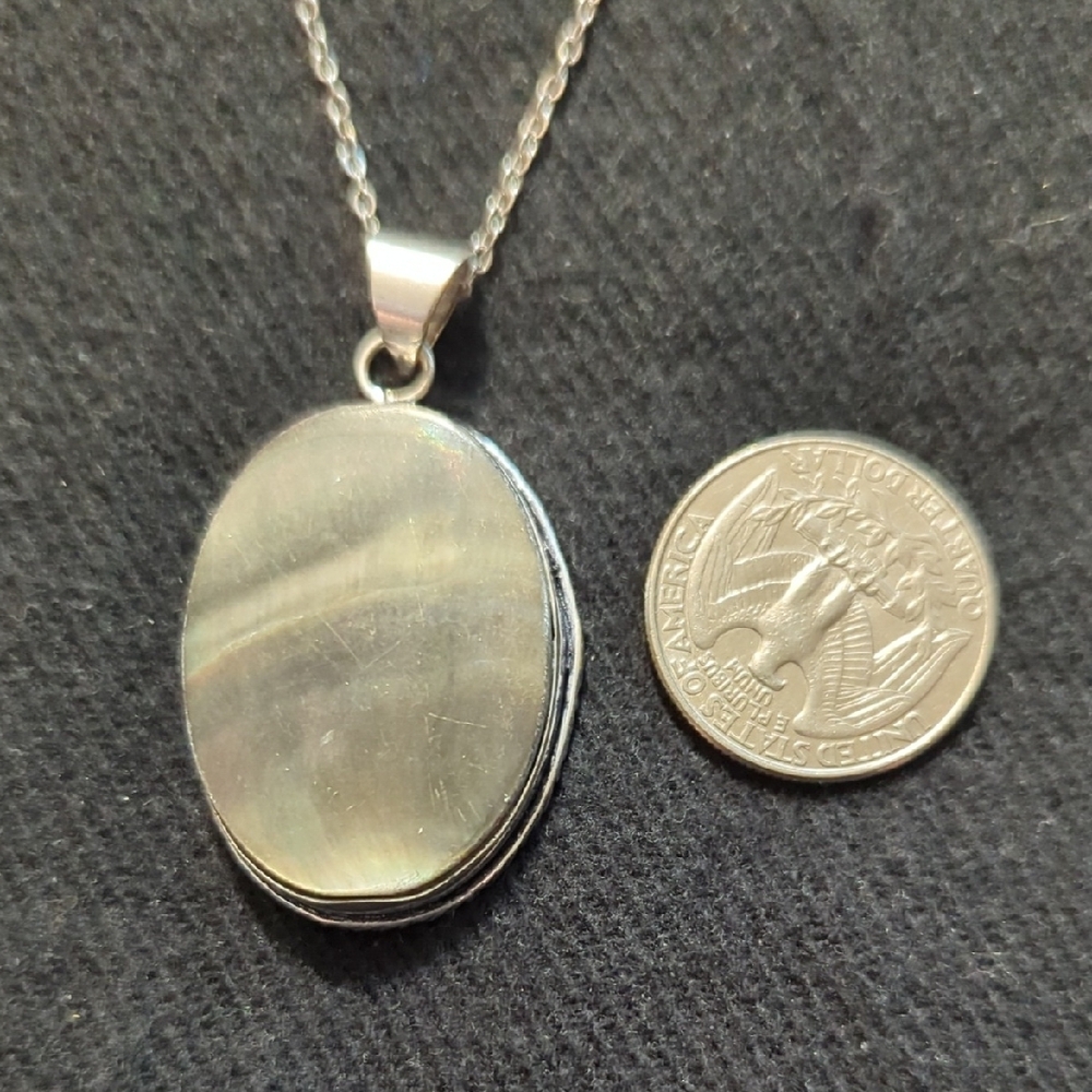 Silver Plated Grey Iridescent Abalone Shell Pendant Statement Necklace - Picture 5 of 6
